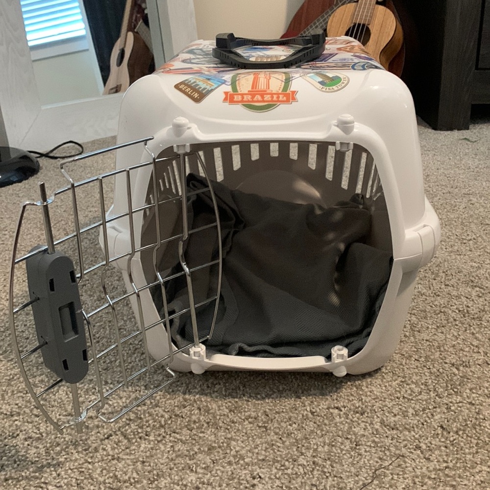 Brand new stylish cat carrier (blanket inside included)